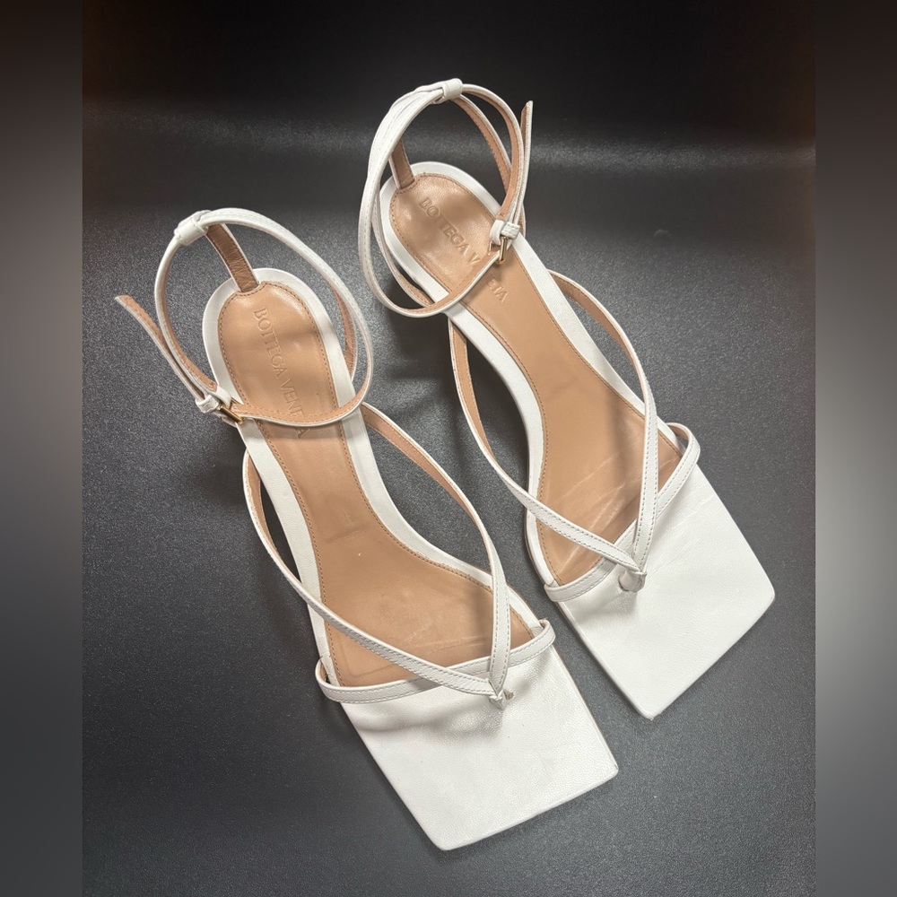 Bottega Veneta EU 39 
Stretch Sandals kitten heel white